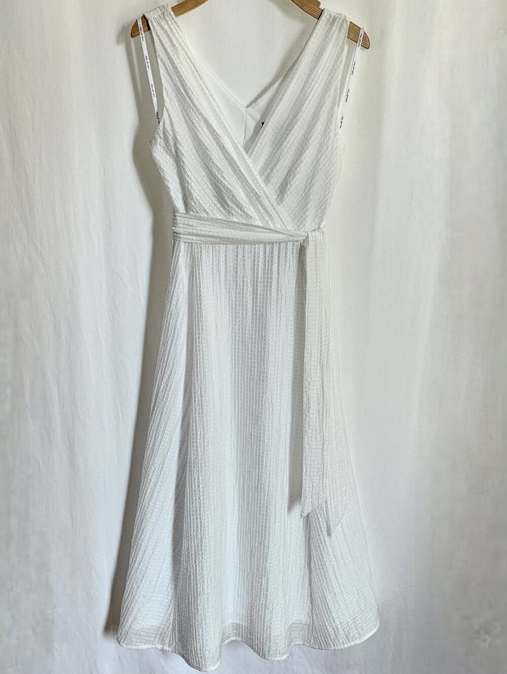 Halston White Sleeveless Seersucker Belted Flare Midi Dress - Picture 3 of 16